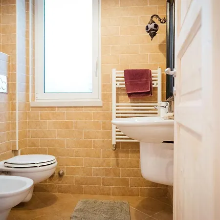 Prestigiosa Con Piscina Condominiale Villa