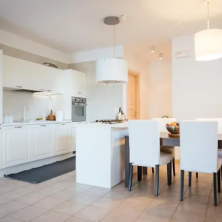 Prestigiosa Con Piscina Condominiale * Monopoli