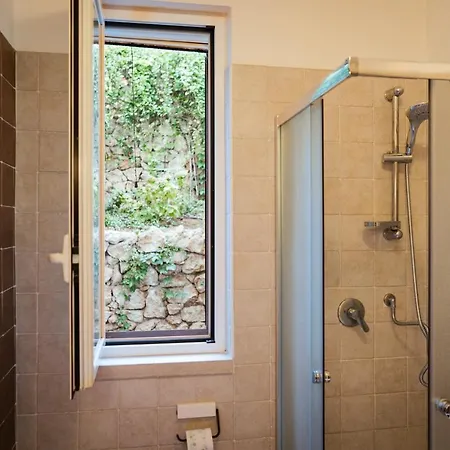 Prestigiosa Con Piscina Condominiale Villa *